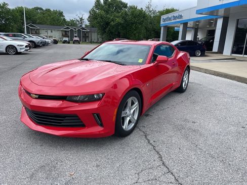 Used 2018 Chevrolet Camaro LT w/ Technology Package RWD image 3