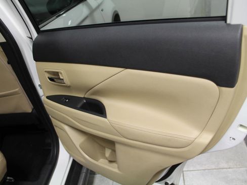 Used 2018 Mitsubishi Outlander GT AWD/4WD image 29