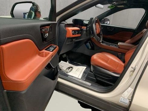 Used 2025 Lincoln Aviator Reserve w/ Illumination Package AWD/4WD image 16