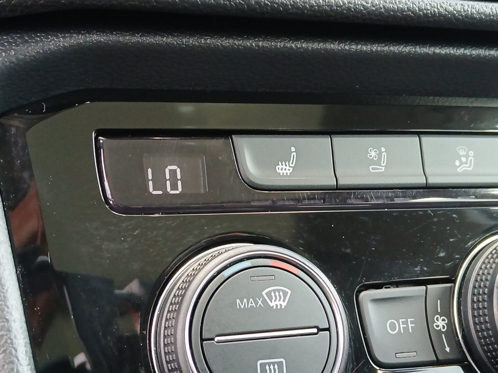 Certified 2023 Volkswagen Taos SEL AWD/4WD image 17