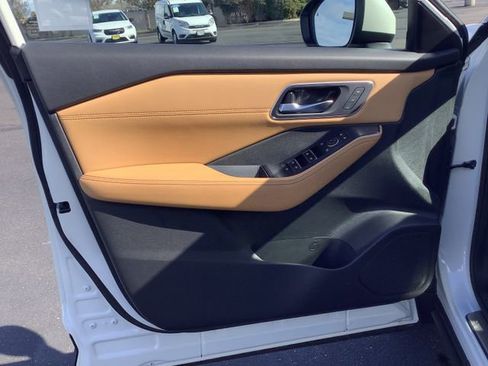 Used 2023 Nissan Rogue Platinum w/ Platinum Premium Package image 9