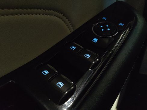 Used 2018 Ford Edge Titanium w/ Ford Safe & Smart Package FWD image 27