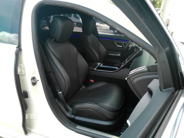 Used 2022 Mercedes-Benz S 500 4MATIC w/ AMG Line Package image 25