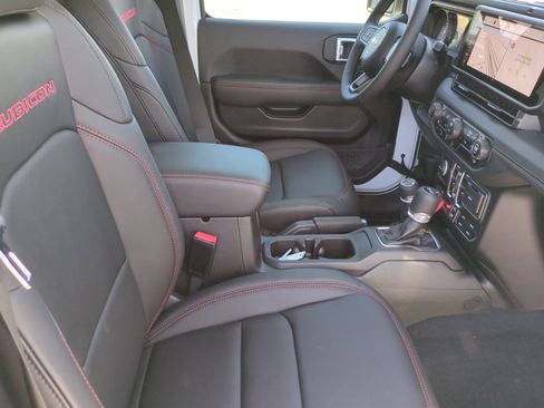 New 2025 Jeep Wrangler Unlimited Rubicon w/ Steel Bumper Group image 19