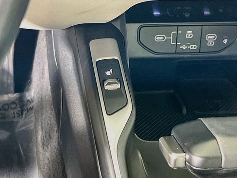 Used 2024 Kia Sorento S w/ Panoramic Sunroof Package image 20