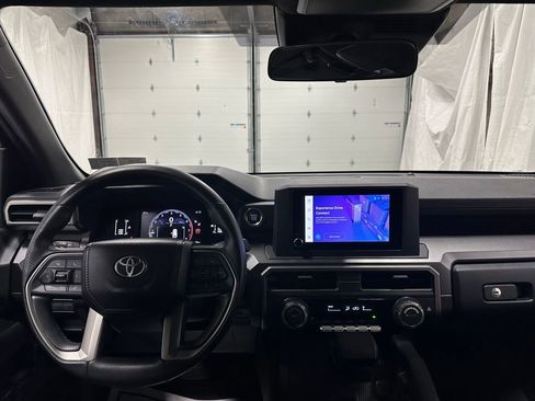 Used 2025 Toyota 4Runner SR5 AWD/4WD image 16