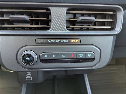 Used 2025 Ford Maverick XL w/ Equipment Group 102A image 19