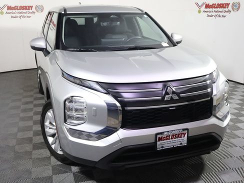 Used 2025 Mitsubishi Outlander ES AWD/4WD image 16