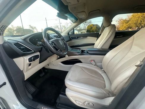 Used 2019 Lincoln Nautilus Select image 12