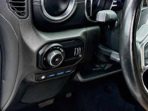 Used 2023 Jeep Wrangler Unlimited Sahara w/ Cold Weather Group AWD/4WD image 11