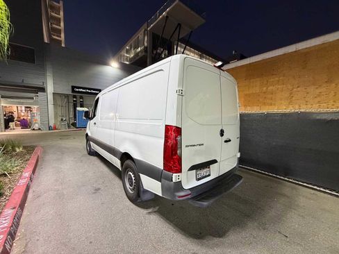 Used 2022 Mercedes-Benz Sprinter 2500 image 3