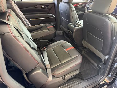 Used 2024 Chevrolet Traverse RS FWD image 34