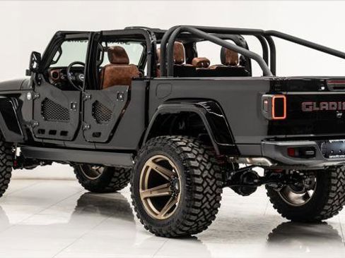 Used 2025 Jeep Gladiator Sport image 12