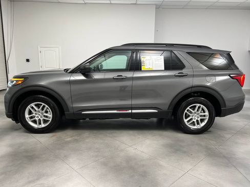 Used 2025 Ford Explorer Active AWD/4WD image 5