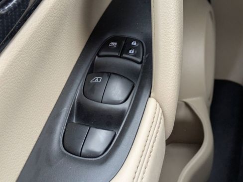 Used 2019 Nissan Rogue SL w/ Premium Package image 25