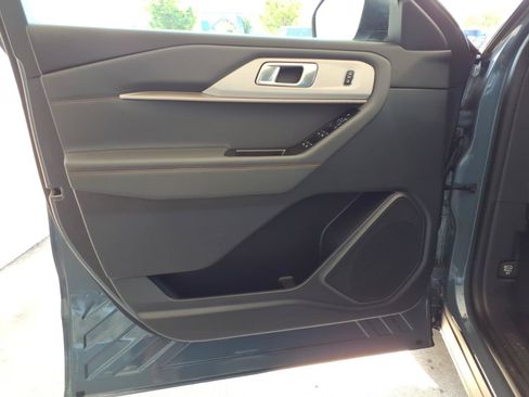 Used 2026 Ford Explorer Active RWD image 5