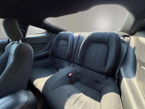 Used 2018 Ford Mustang Coupe RWD image 19