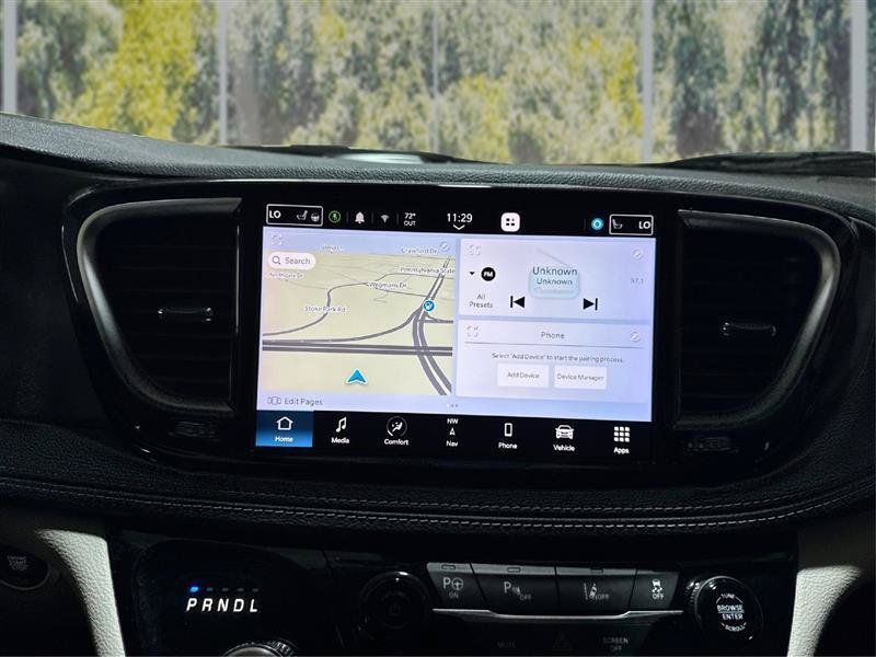 Used 2023 Chrysler Pacifica Touring-L w/ Uconnect Theater Family Group FWD image 16