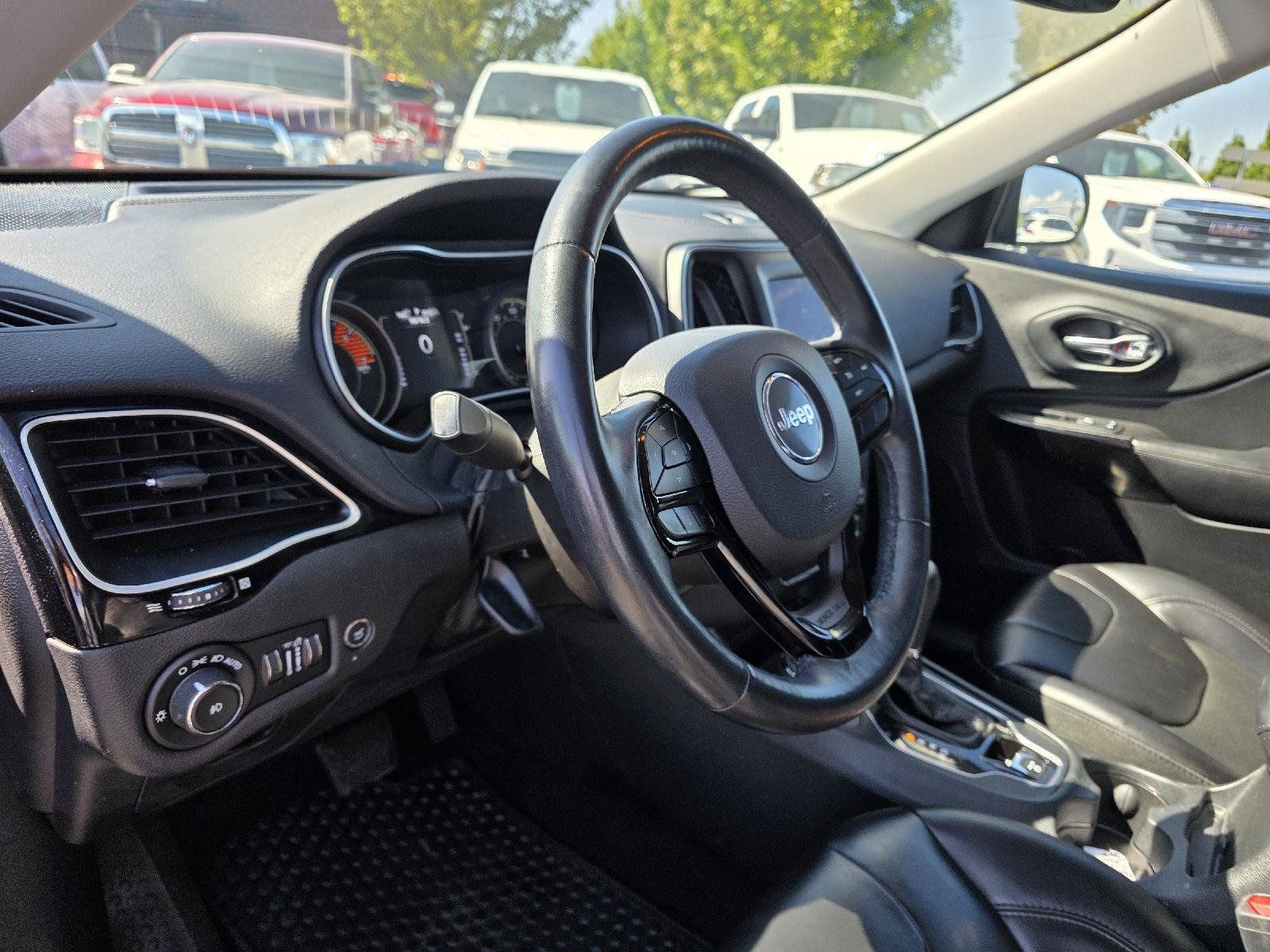 Used 2019 Jeep Cherokee Latitude Plus AWD/4WD image 8