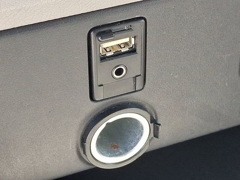 Used 2015 Toyota Sienna LE image 25