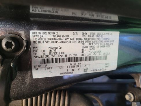 Used 2016 Ford Focus SE w/ SE Cold Weather Package image 33