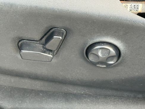 Used 2020 Chrysler Pacifica Touring-L image 14