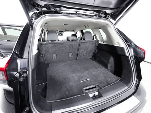 Used 2025 Nissan Rogue SV FWD image 14