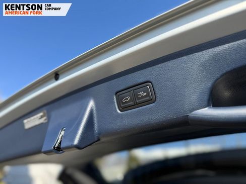 Used 2025 Kia Carnival EX image 46