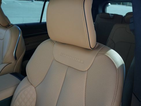 Used 2025 Jeep Grand Cherokee L Summit w/ Advanced Protech Group IV AWD/4WD image 26