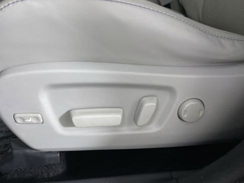 Used 2017 Toyota Highlander Limited image 35