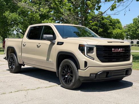 Used 2022 GMC Sierra 1500 Elevation AWD/4WD image 2