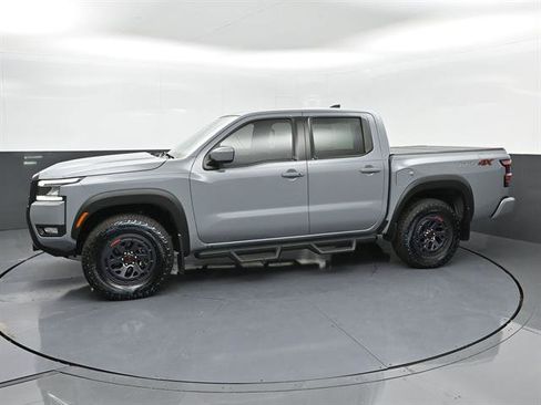 Used 2025 Nissan Frontier PRO-4X image 30