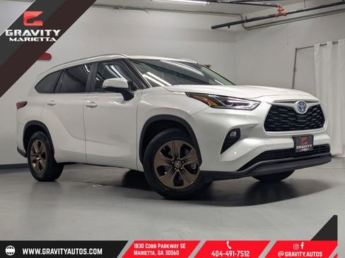 Used 2023 Toyota Highlander Bronze Edition image 1