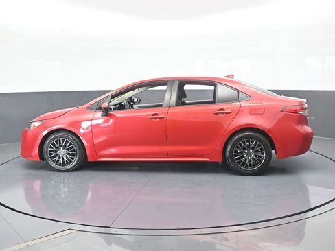 Used 2020 Toyota Corolla LE image 3