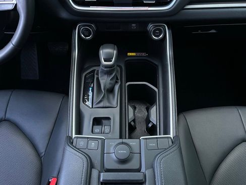 Used 2025 Toyota Grand Highlander FWD image 16