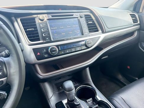 Used 2019 Toyota Highlander Limited Platinum AWD/4WD image 29
