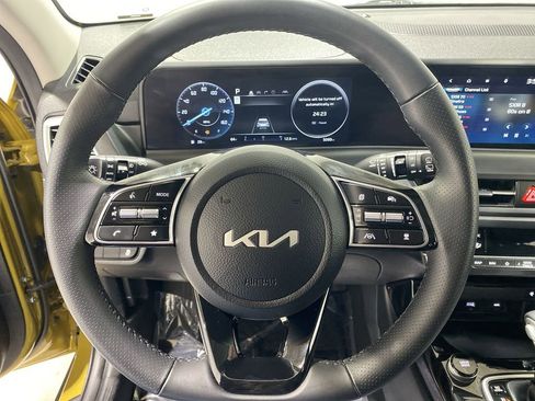 Used 2024 Kia Seltos SX w/ SX Sunroof Package image 11