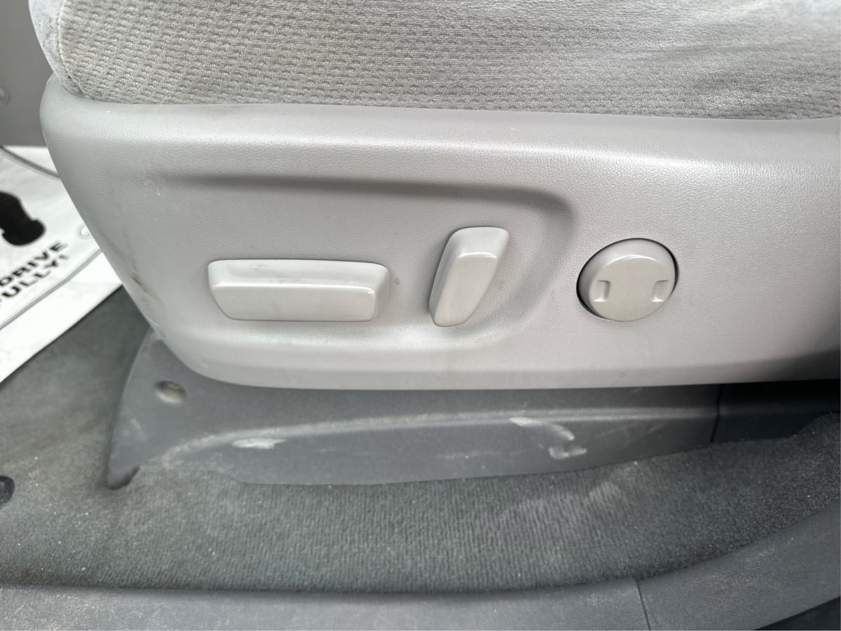 Used 2020 Toyota Sienna LE w/ LE Preferred Package FWD image 18
