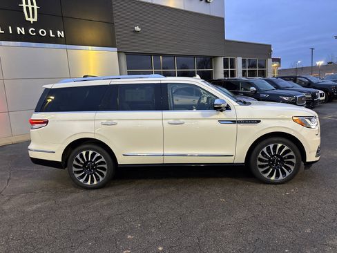 Certified 2023 Lincoln Navigator Black Label image 8