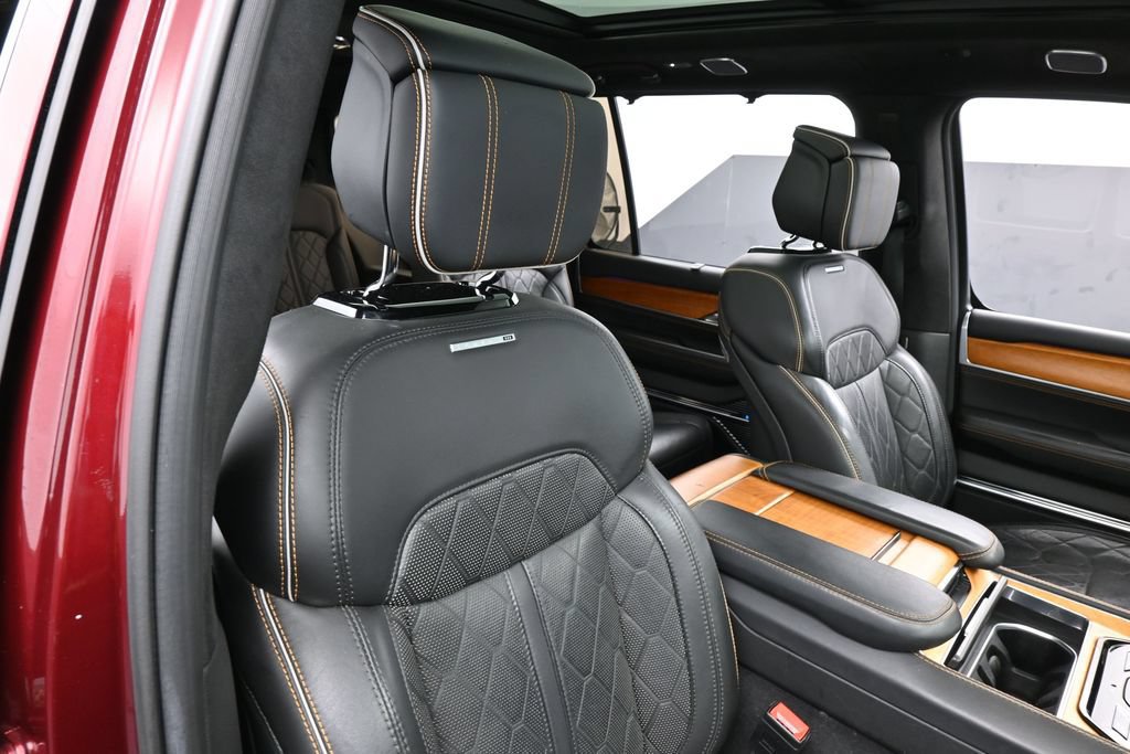 Used 2022 Jeep Grand Wagoneer Series III AWD/4WD image 52