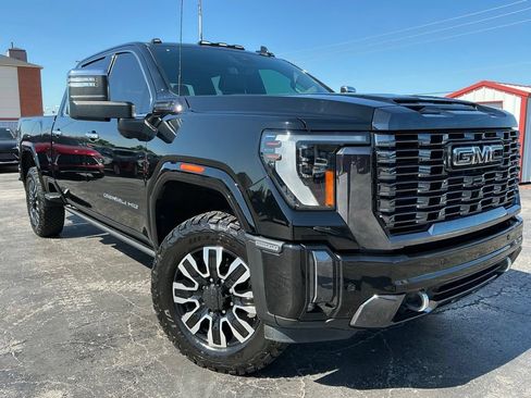Used 2024 GMC Sierra 2500 Denali Ultimate AWD/4WD image 3