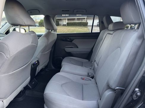 Used 2023 Toyota Highlander L image 19