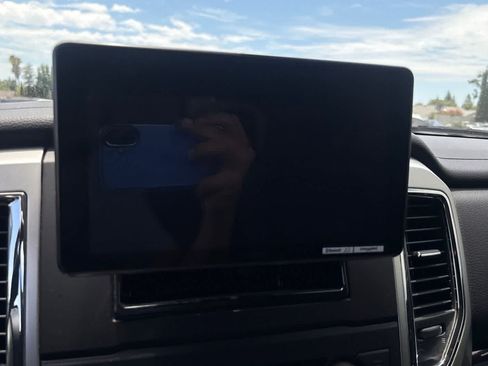 Used 2017 Nissan Titan SV AWD/4WD image 18