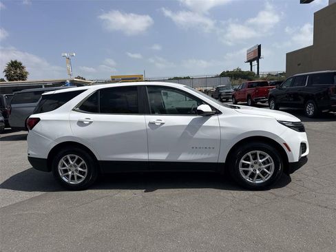 Used 2022 Chevrolet Equinox LT FWD image 2