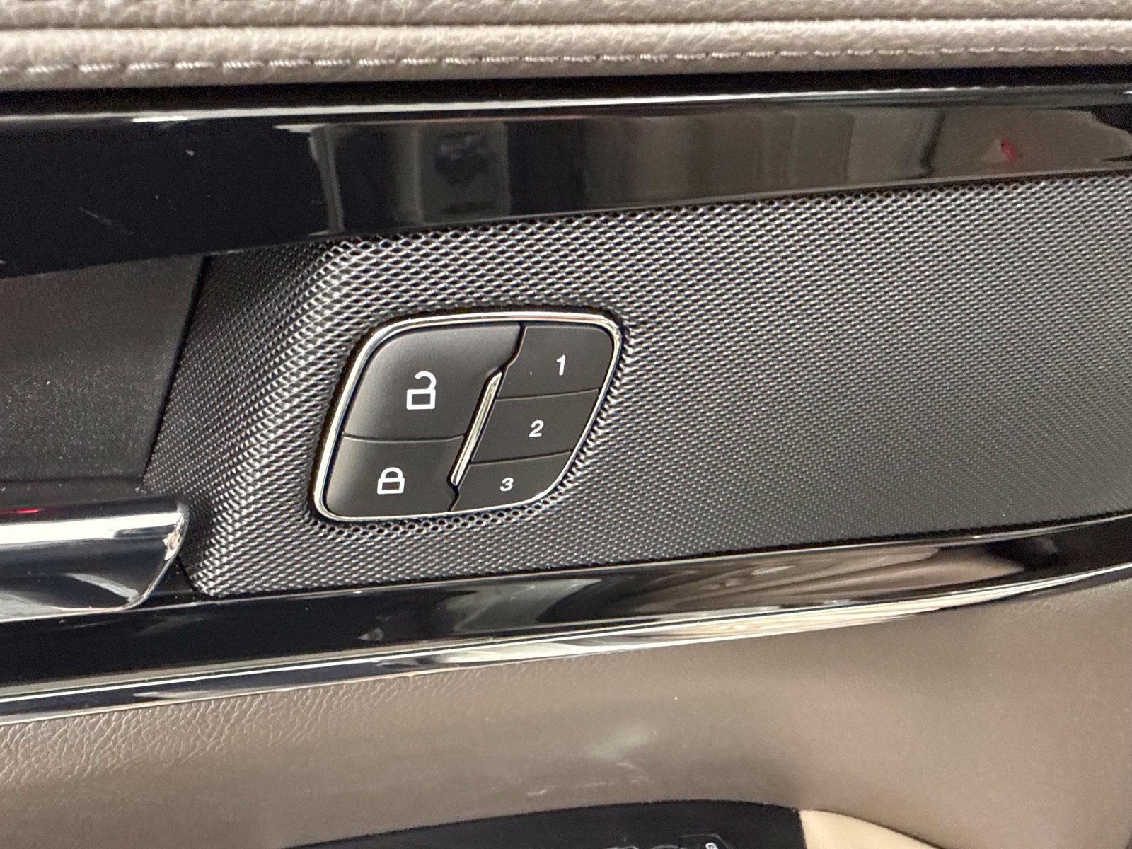 Used 2023 Lincoln Nautilus Reserve FWD image 15
