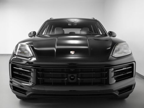 Used 2025 Porsche Cayenne image 8