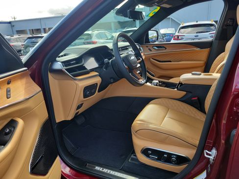 Used 2025 Jeep Grand Cherokee Summit image 21