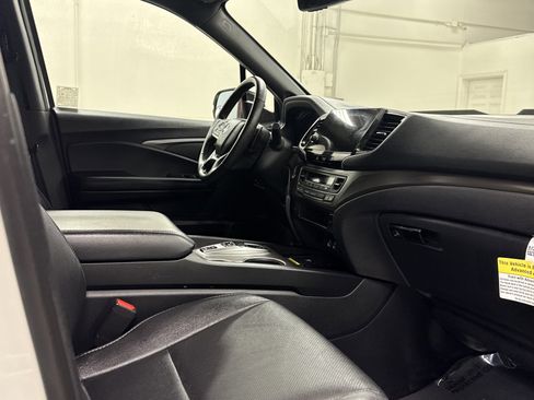 Used 2025 Honda Passport EX-L image 23