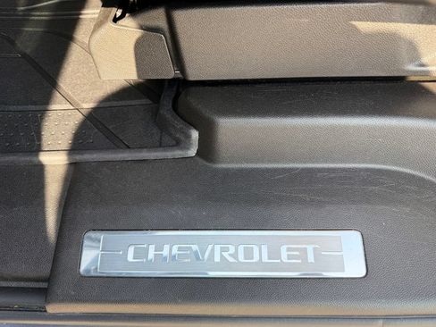 Used 2021 Chevrolet Tahoe Z71 w/ Z71 Off-Road Package AWD/4WD image 34