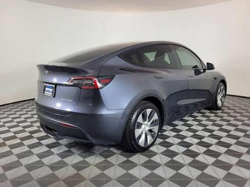 Used 2021 Tesla Model Y Long Range image 3